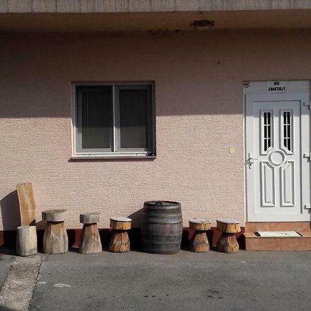 Apartman I Sobe Pavek Pisarovina Exterior foto